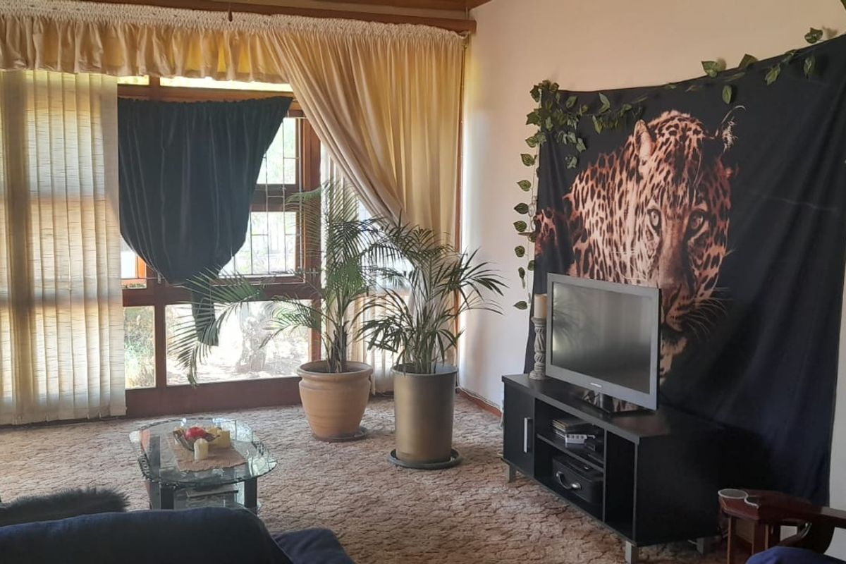 Four Bedroom Home for Sale In Wesbank, Oudtshoorn - Photo 2