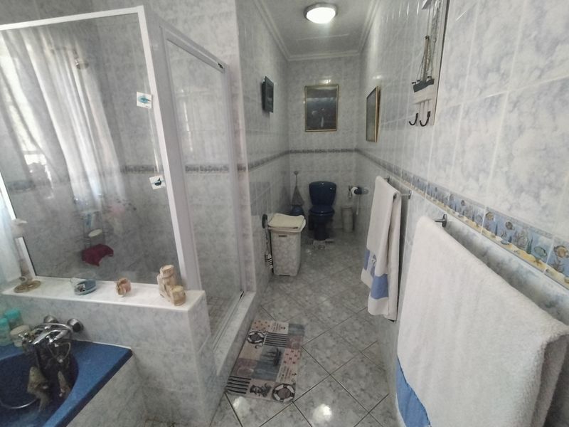 Introducing the Ideal Family Home with a 1 Bedroom Flat in Generaal de Wet Street, Pretoria North - Photo 10
