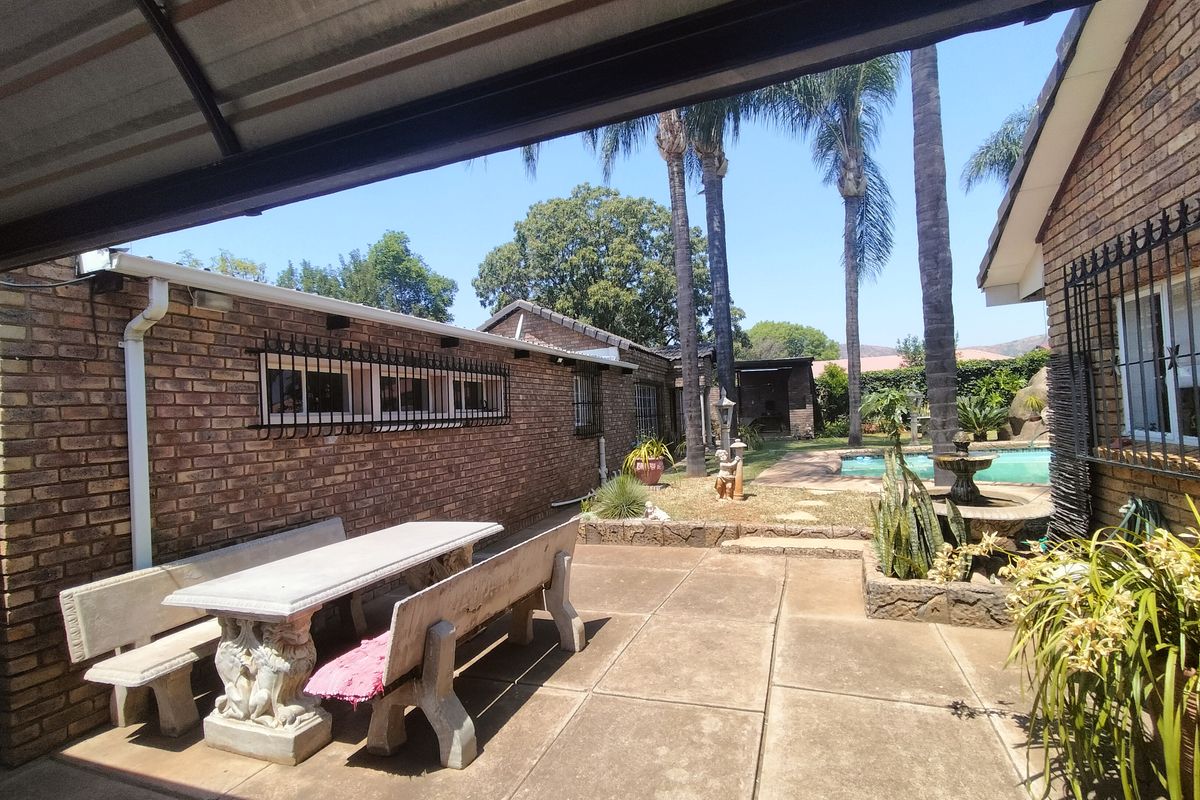 Introducing the Ideal Family Home with a 1 Bedroom Flat in Generaal de Wet Street, Pretoria North - Photo 3