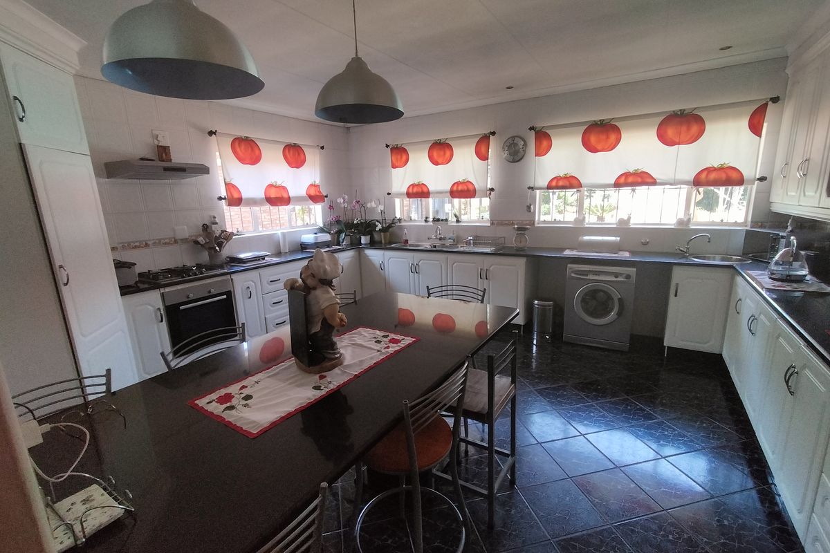 Introducing the Ideal Family Home with a 1 Bedroom Flat in Generaal de Wet Street, Pretoria North - Photo 5