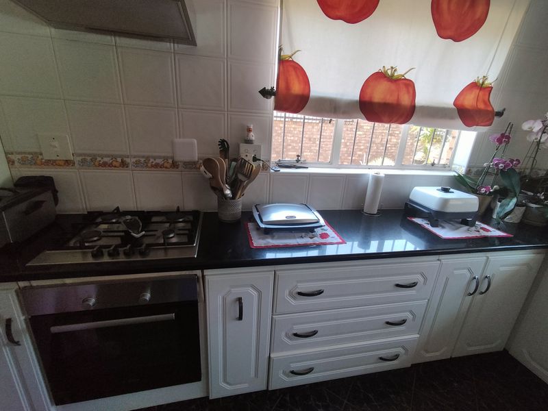 Introducing the Ideal Family Home with a 1 Bedroom Flat in Generaal de Wet Street, Pretoria North - Photo 4