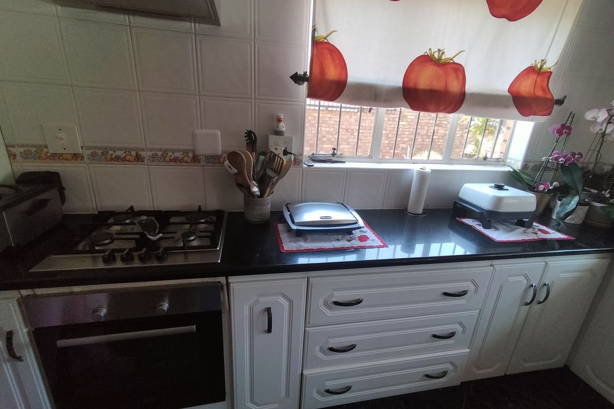 Introducing the Ideal Family Home with a 1 Bedroom Flat in Generaal de Wet Street, Pretoria North - Photo 4