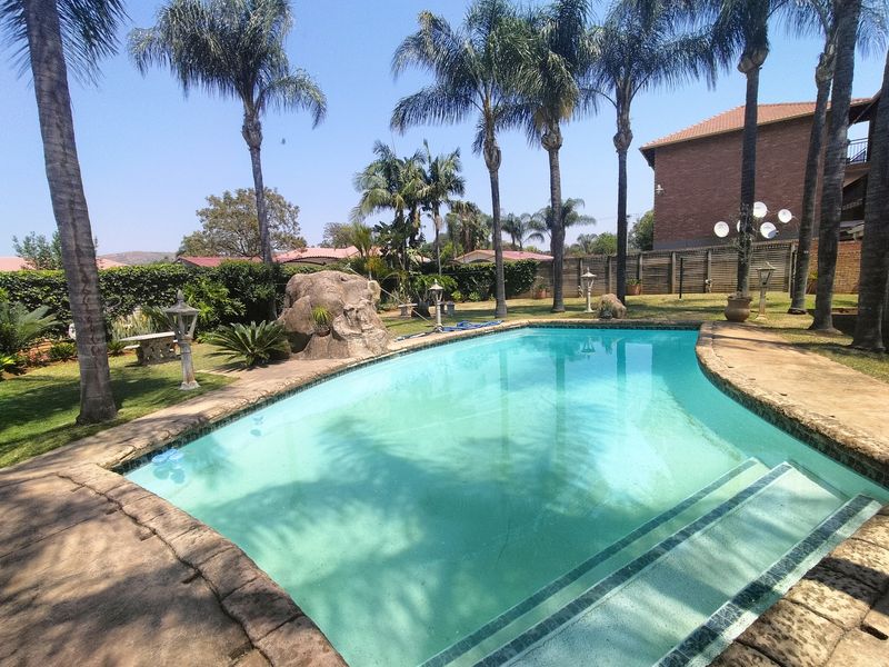 Introducing the Ideal Family Home with a 1 Bedroom Flat in Generaal de Wet Street, Pretoria North - Photo 2