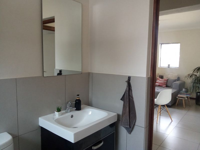 Lovely Two Bedroom Apartment For Sale in Jackals Creek Golf Estate - Photo 7