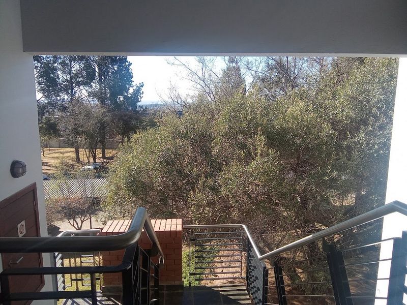 Lovely Two Bedroom Apartment For Sale in Jackals Creek Golf Estate - Photo 2