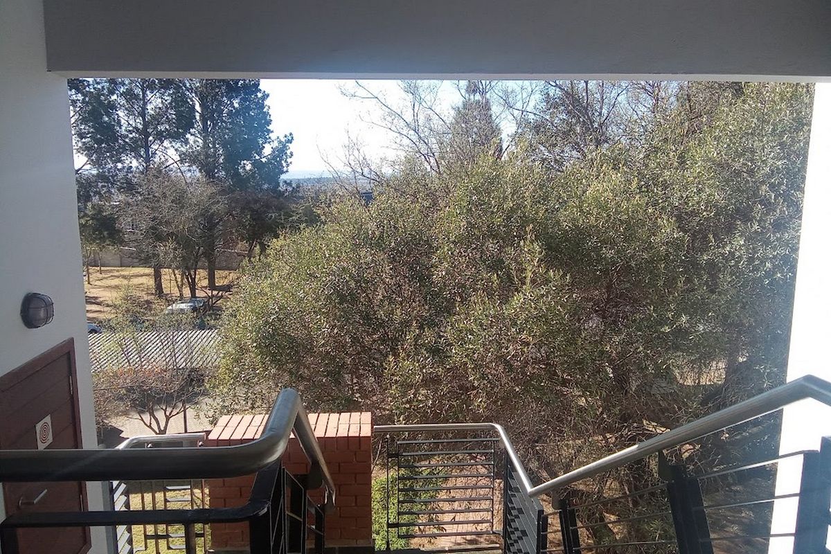 Lovely Two Bedroom Apartment For Sale in Jackals Creek Golf Estate - Photo 2