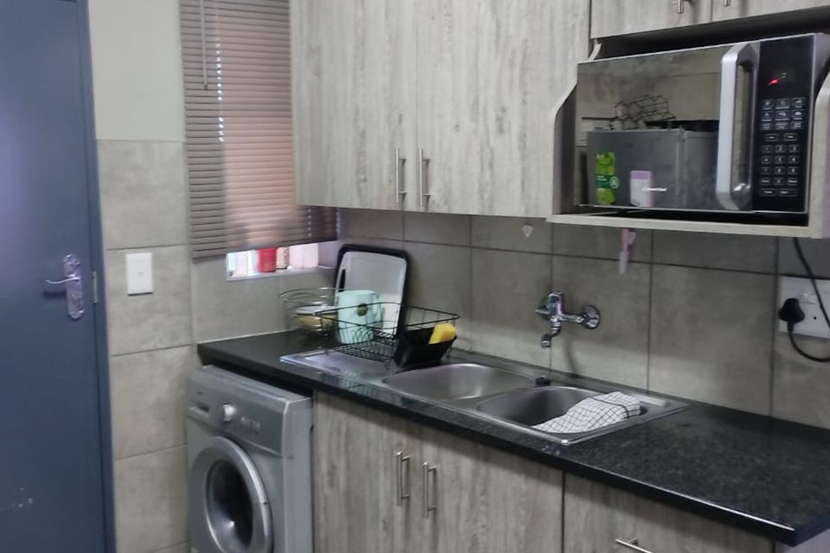 IMMACULATE TWO BEDROOM APARTMENT NOW AVAILABLE. - Photo 2