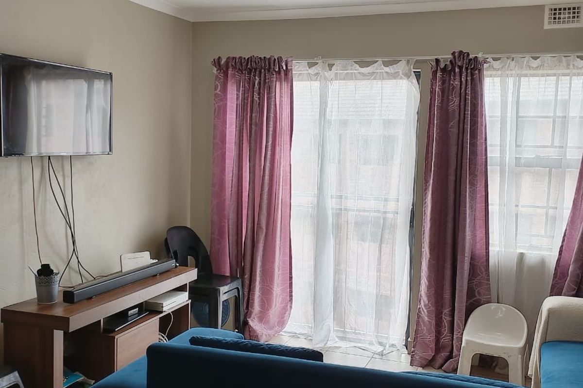 IMMACULATE TWO BEDROOM APARTMENT NOW AVAILABLE. - Photo 4