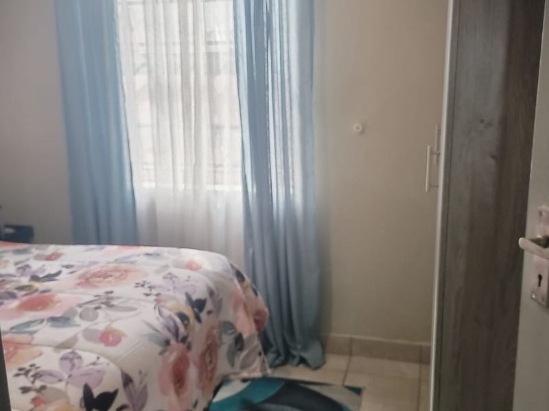 IMMACULATE TWO BEDROOM APARTMENT NOW AVAILABLE. - Photo 10