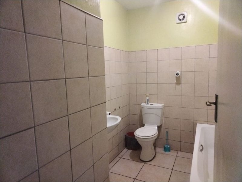 TWO BEDROOM FLAT NOW AVAILABLE! - Photo 5