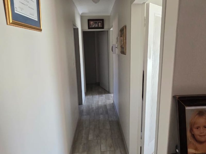 Immaculate 3-Bedroom Townhouse with Solar Power, Stylish Finishes & Private Garden - Photo 9