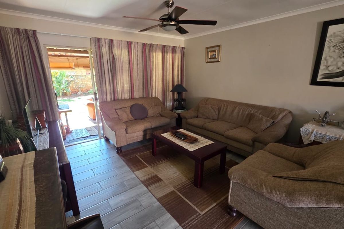 Immaculate 3-Bedroom Townhouse with Solar Power, Stylish Finishes & Private Garden - Photo 3