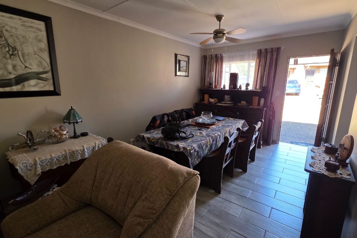 Immaculate 3-Bedroom Townhouse with Solar Power, Stylish Finishes & Private Garden - Photo 4