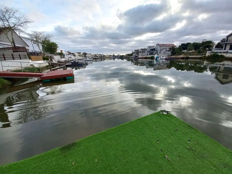 5-Bedroom Home with Shared Private Jetty in Port Owen - Photo 2