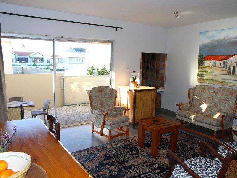 5-Bedroom Home with Shared Private Jetty in Port Owen - Photo 5