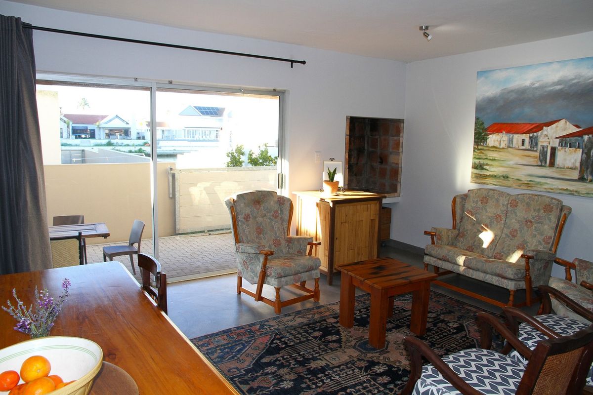 5-Bedroom Home with Shared Private Jetty in Port Owen - Photo 5