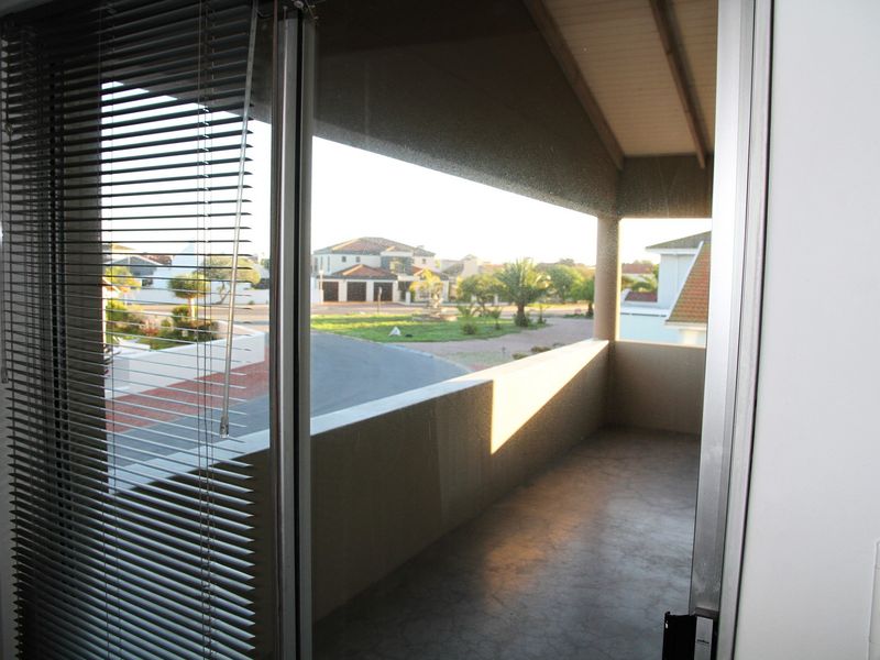 5-Bedroom Home with Shared Private Jetty in Port Owen - Photo 10