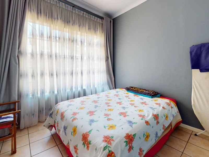 Charming 3-Bedroom Duet in an Upmarket Location - Photo 9