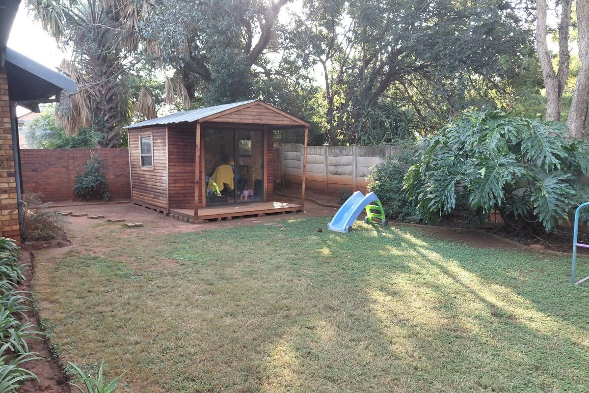 Charming 2-Bedroom Home with Spacious Garden - Photo 4