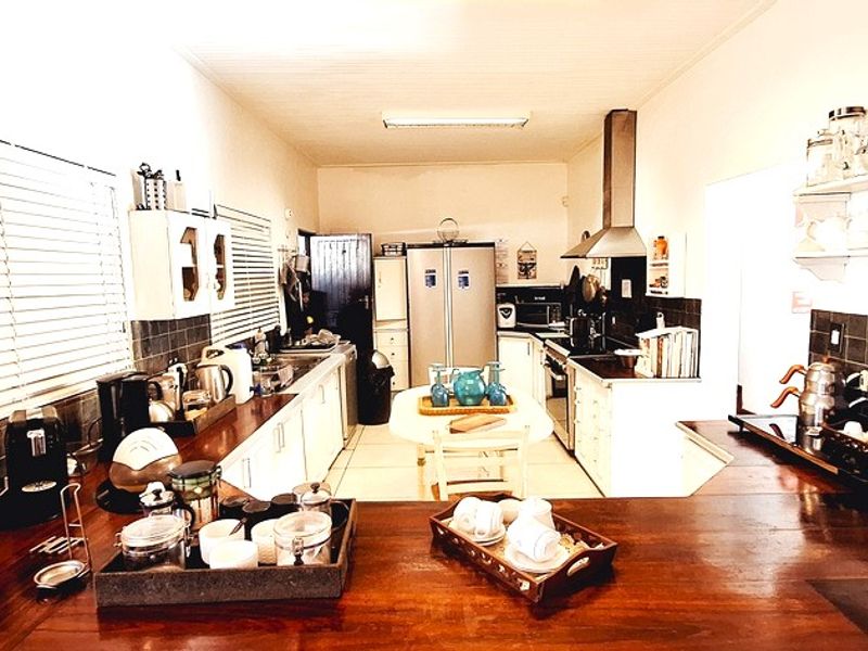 8 BEDROOM GUESTHOUSE FOR SALE IN LANGEBAAN - Photo 10