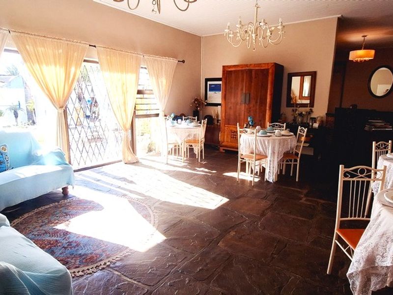 8 BEDROOM GUESTHOUSE FOR SALE IN LANGEBAAN - Photo 7