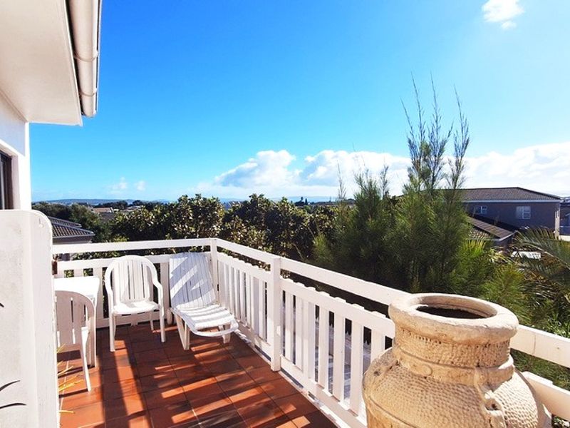 8 BEDROOM GUESTHOUSE FOR SALE IN LANGEBAAN - Photo 4