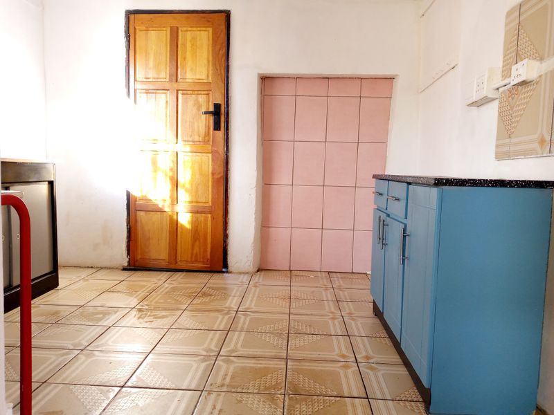 2 Bed 1 Bath Free Standing Home For SALE @ R770,000. Prime Location of Moroka, Johannesburg - Photo 6