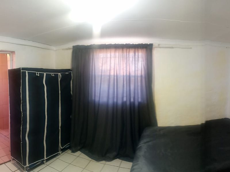 2 Bed 1 Bath Free Standing Home For SALE @ R770,000. Prime Location of Moroka, Johannesburg - Photo 5