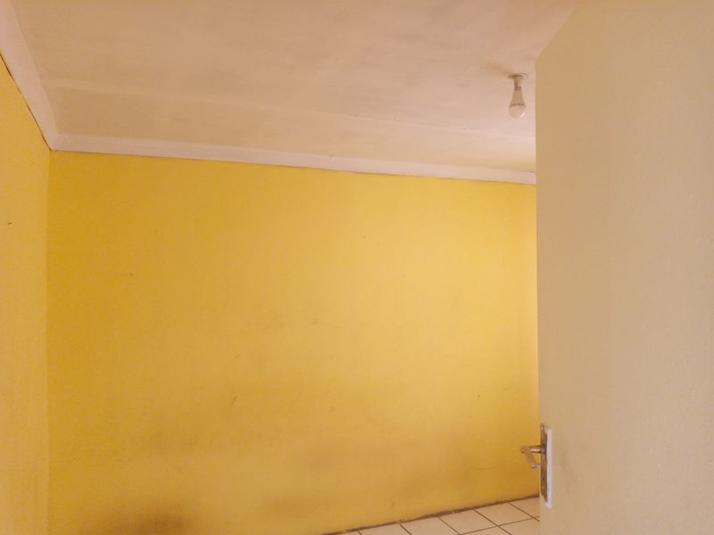 2 Bed 1 Bath Free Standing Home For SALE @ R770,000. Prime Location of Moroka, Johannesburg - Photo 4