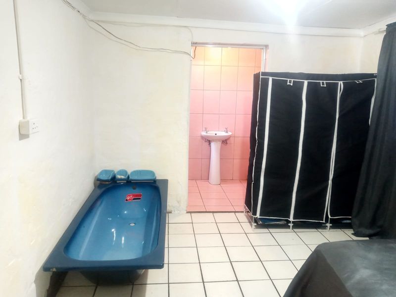 2 Bed 1 Bath Free Standing Home For SALE @ R770,000. Prime Location of Moroka, Johannesburg - Photo 3