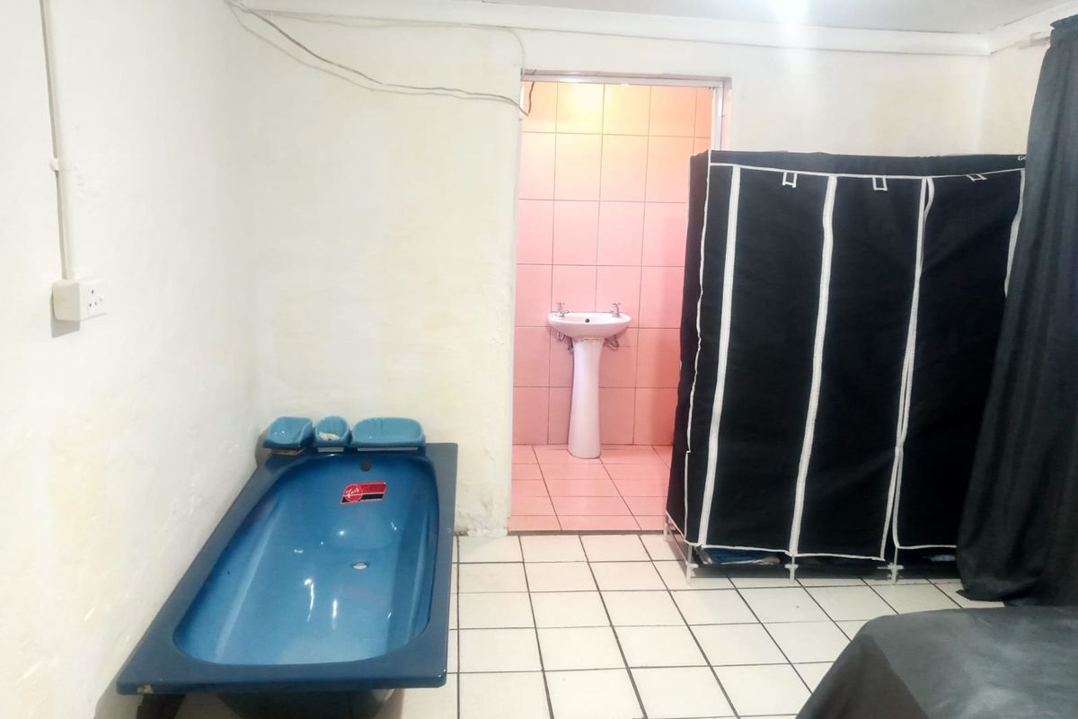 2 Bed 1 Bath Free Standing Home For SALE @ R770,000. Prime Location of Moroka, Johannesburg - Photo 3