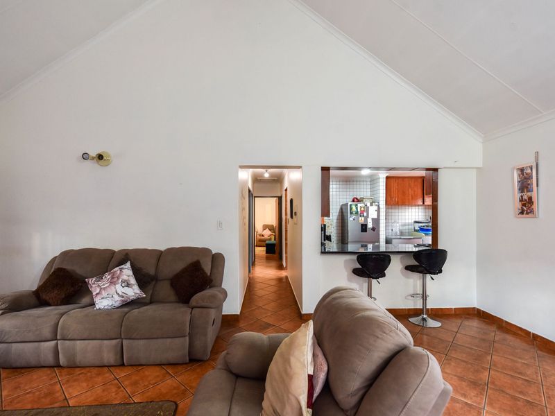 Full Title 3 Bedroom Townhouse - Photo 10