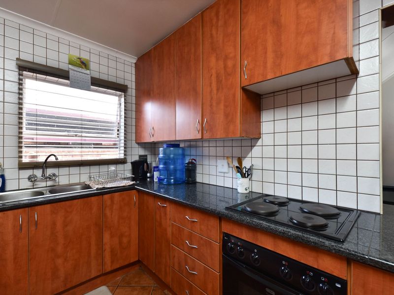 Full Title 3 Bedroom Townhouse - Photo 7
