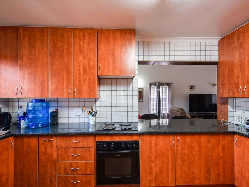 Full Title 3 Bedroom Townhouse - Photo 8