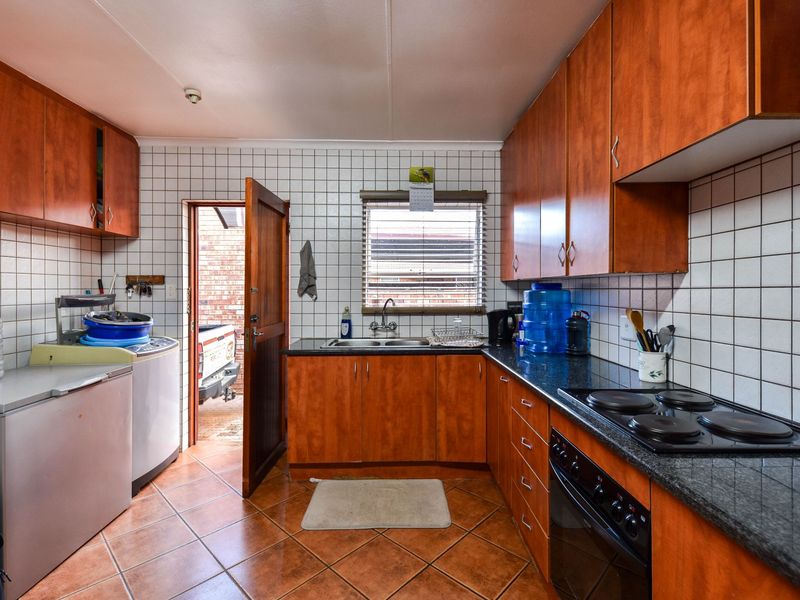 Full Title 3 Bedroom Townhouse - Photo 6