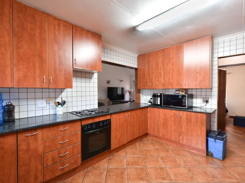 Full Title 3 Bedroom Townhouse - Photo 4