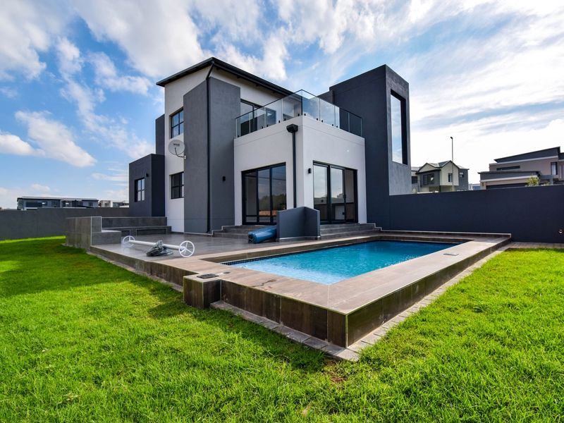 Spacious Double-Storey Home with Seamless Indoor-Outdoor Living - Photo 3