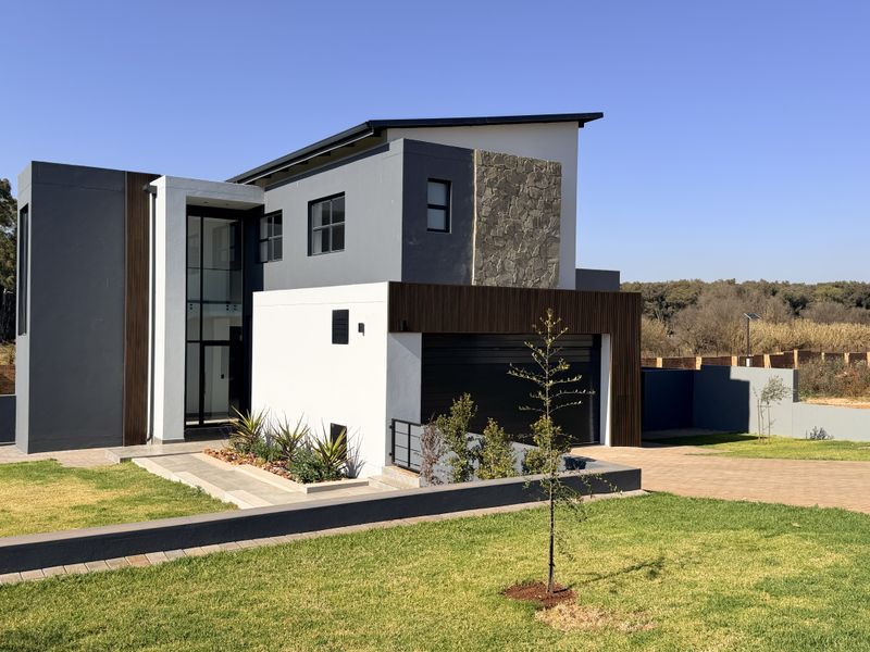 Spacious Double-Storey Home with Seamless Indoor-Outdoor Living - Photo 2