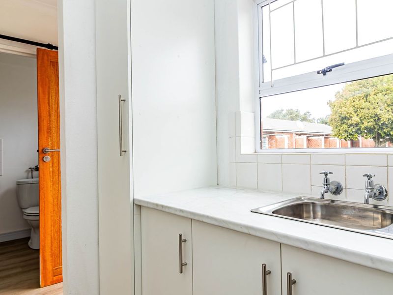 Studio unit ffor over 50's for rent in Hermanus - Photo 2