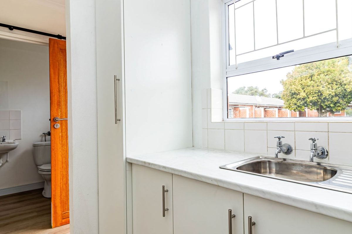 Studio unit ffor over 50's for rent in Hermanus - Photo 2