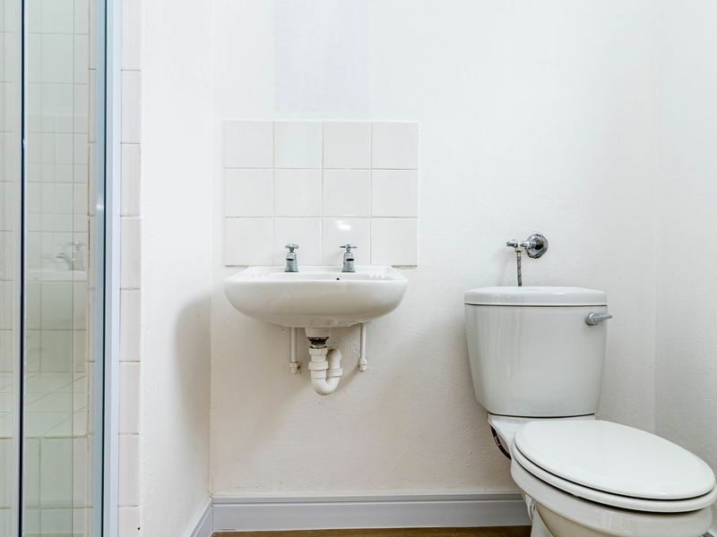 Studio unit ffor over 50's for rent in Hermanus - Photo 4