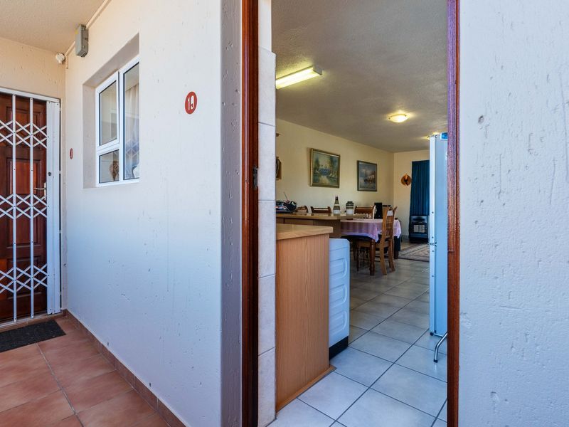 Stunning Apartment For Sale in Hartenbos - Photo 3