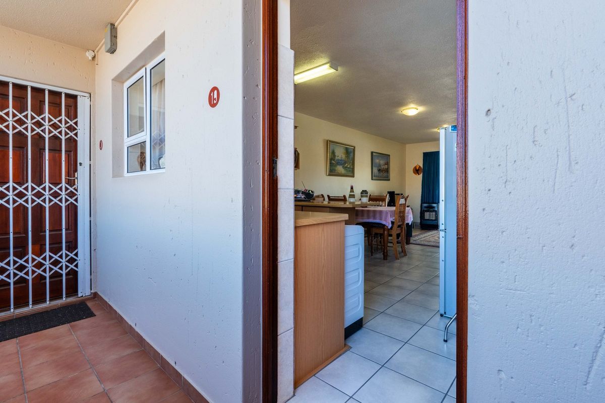 Stunning Apartment For Sale in Hartenbos - Photo 3