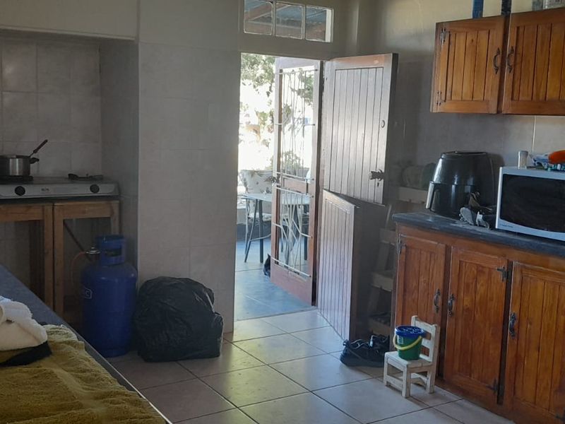 Karoo Style Home with Lovely Succulent Garden and Pond - Photo 2