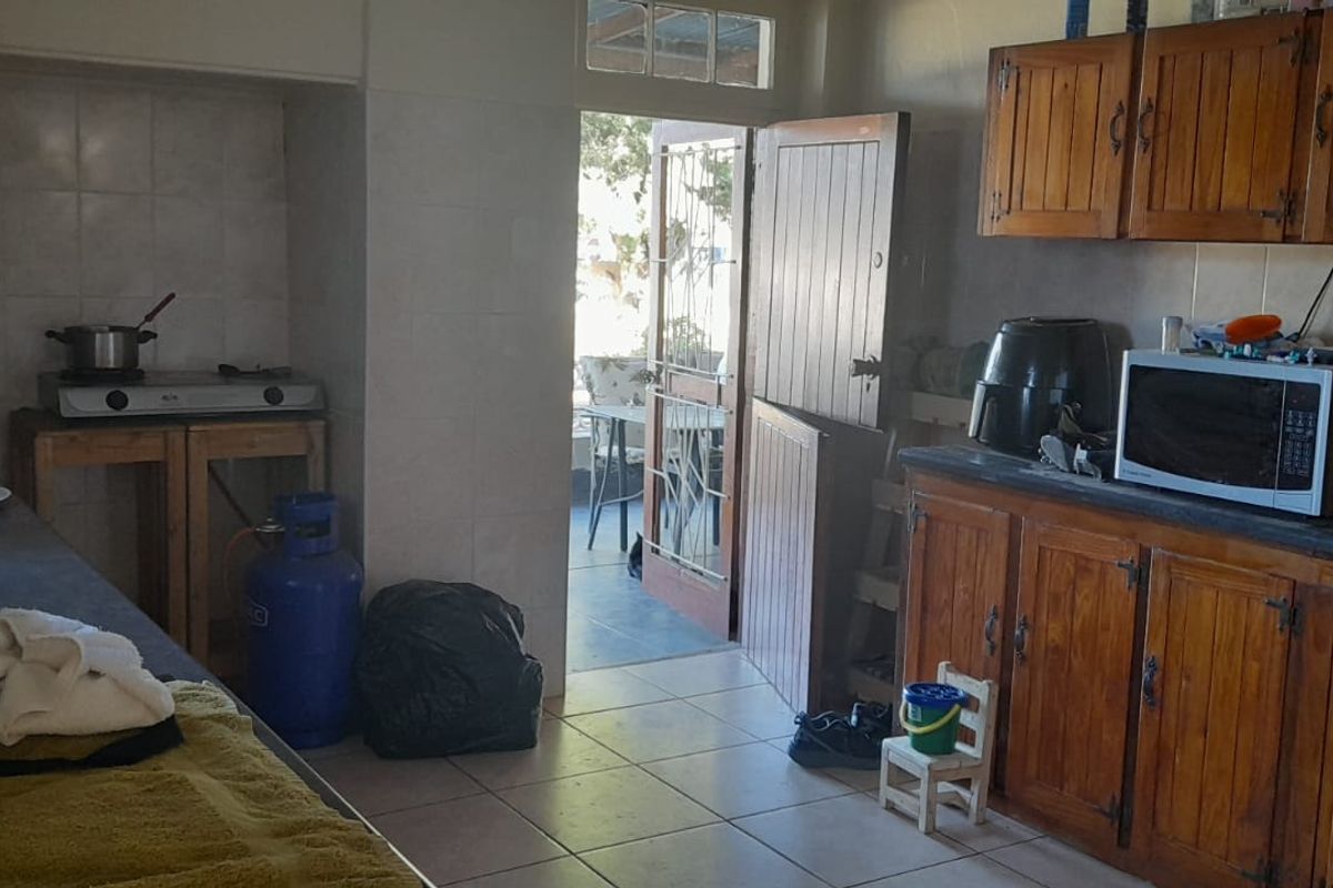 Karoo Style Home with Lovely Succulent Garden and Pond - Photo 2