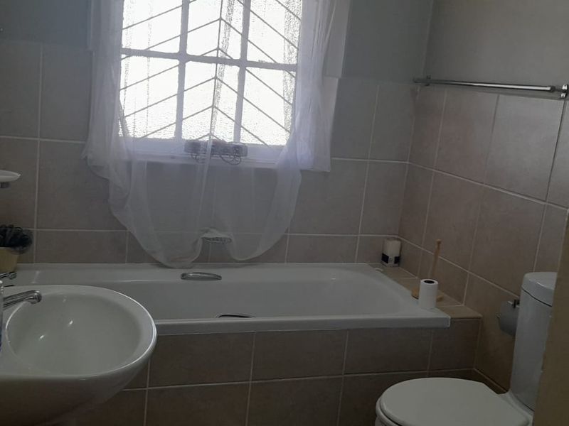 Karoo Style Home with Lovely Succulent Garden and Pond - Photo 8