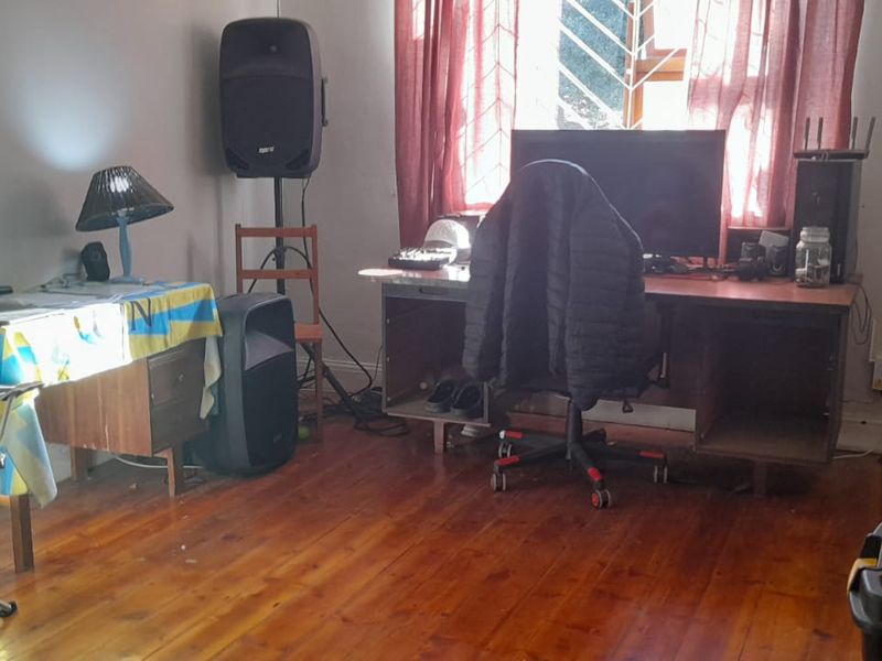 Karoo Style Home with Lovely Succulent Garden and Pond - Photo 7