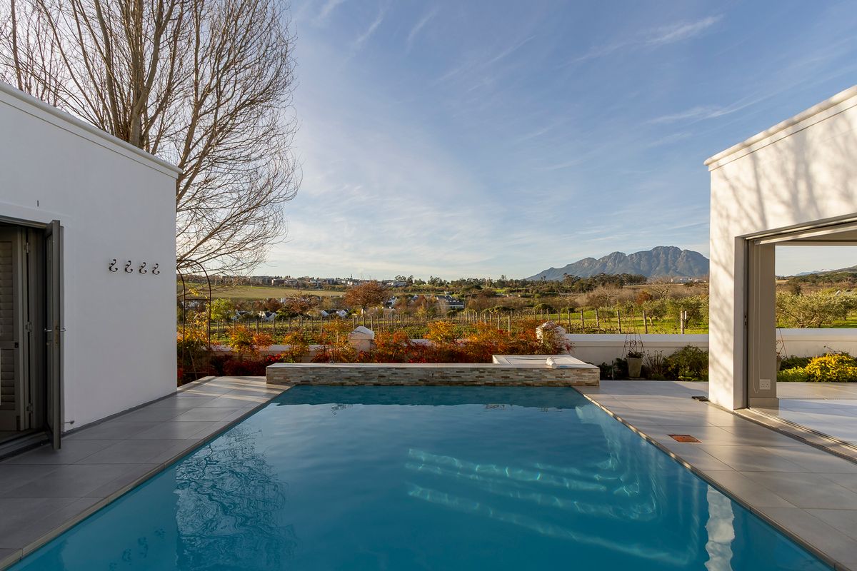 Stunning Home For Sale in De Zalze Estate, Stellenbosch - Photo 2