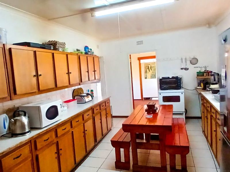 Two Homes, One price - Stunning Granny Flat included.. - Photo 7