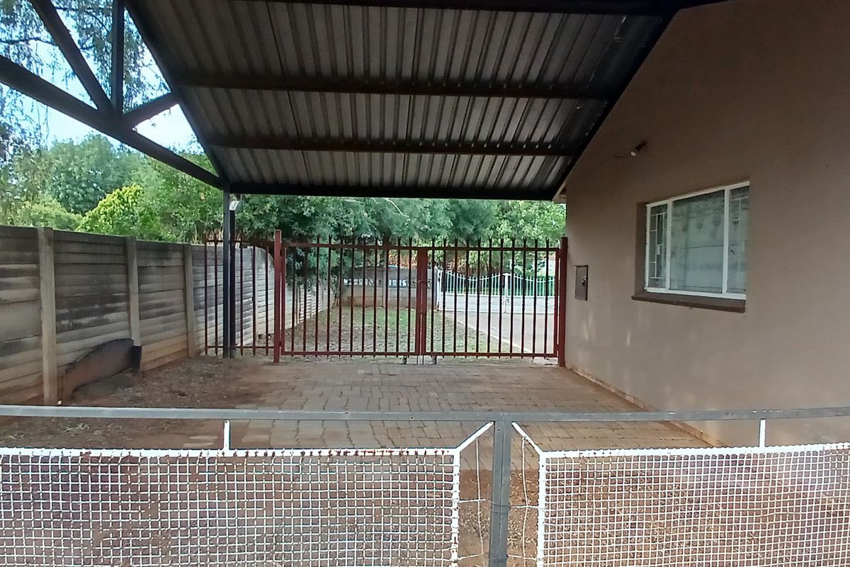 Two Homes, One price - Stunning Granny Flat included.. - Photo 5